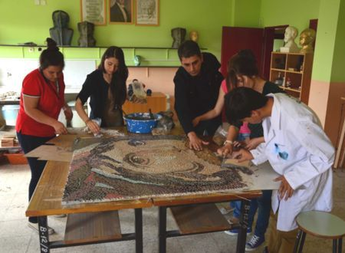 Atık Seramikler, Zeugma\'nın "Çingene Kızı"Na Dönüştü