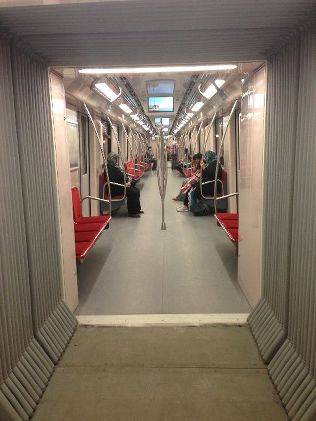 Bağcılar-Başakşehir-Olimpiyatköy Metrosu Yolcu Taşımaya Başladı