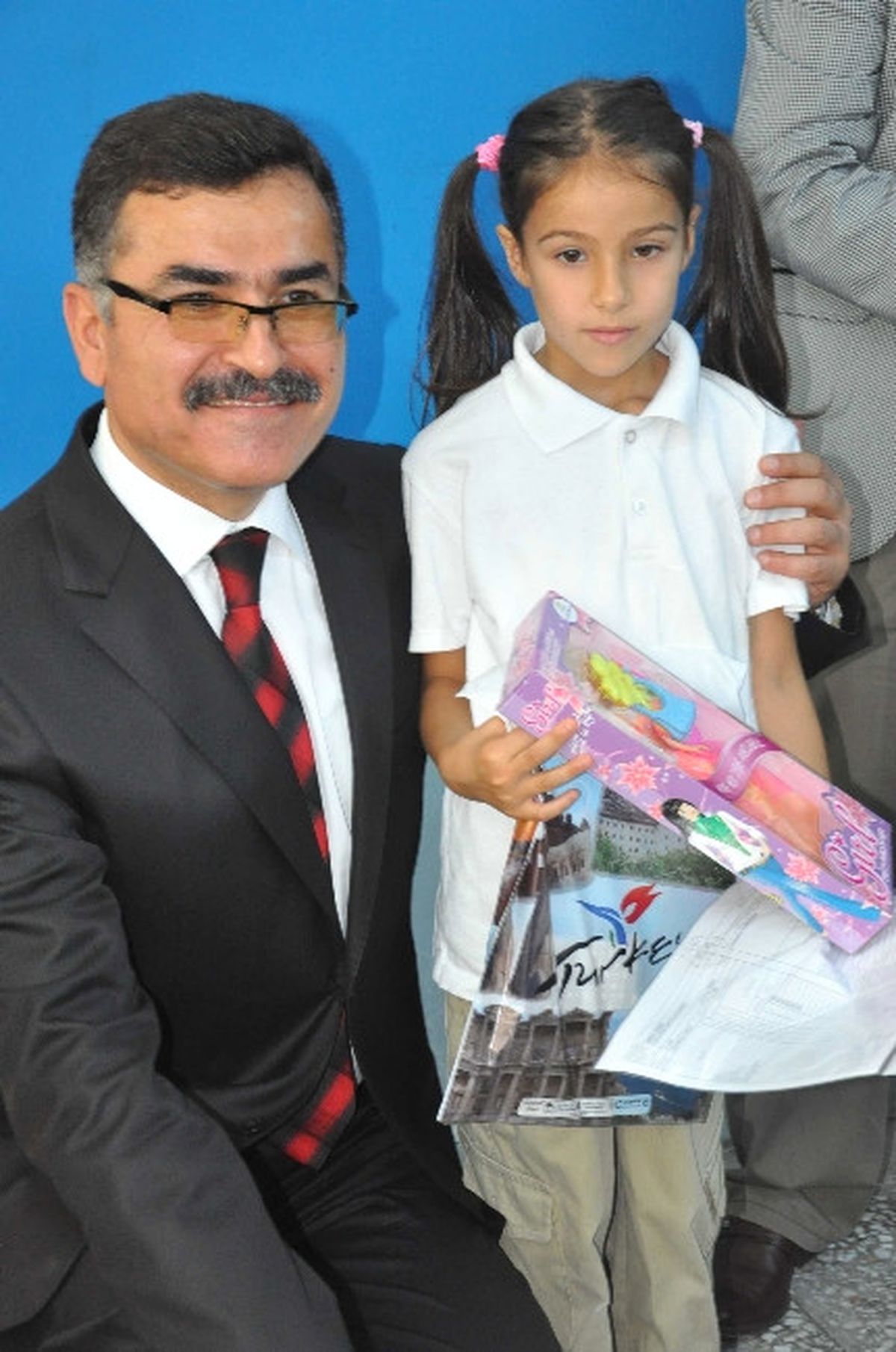 Balıkesir Valisi Ahmet Turhan Karne Dağıttı