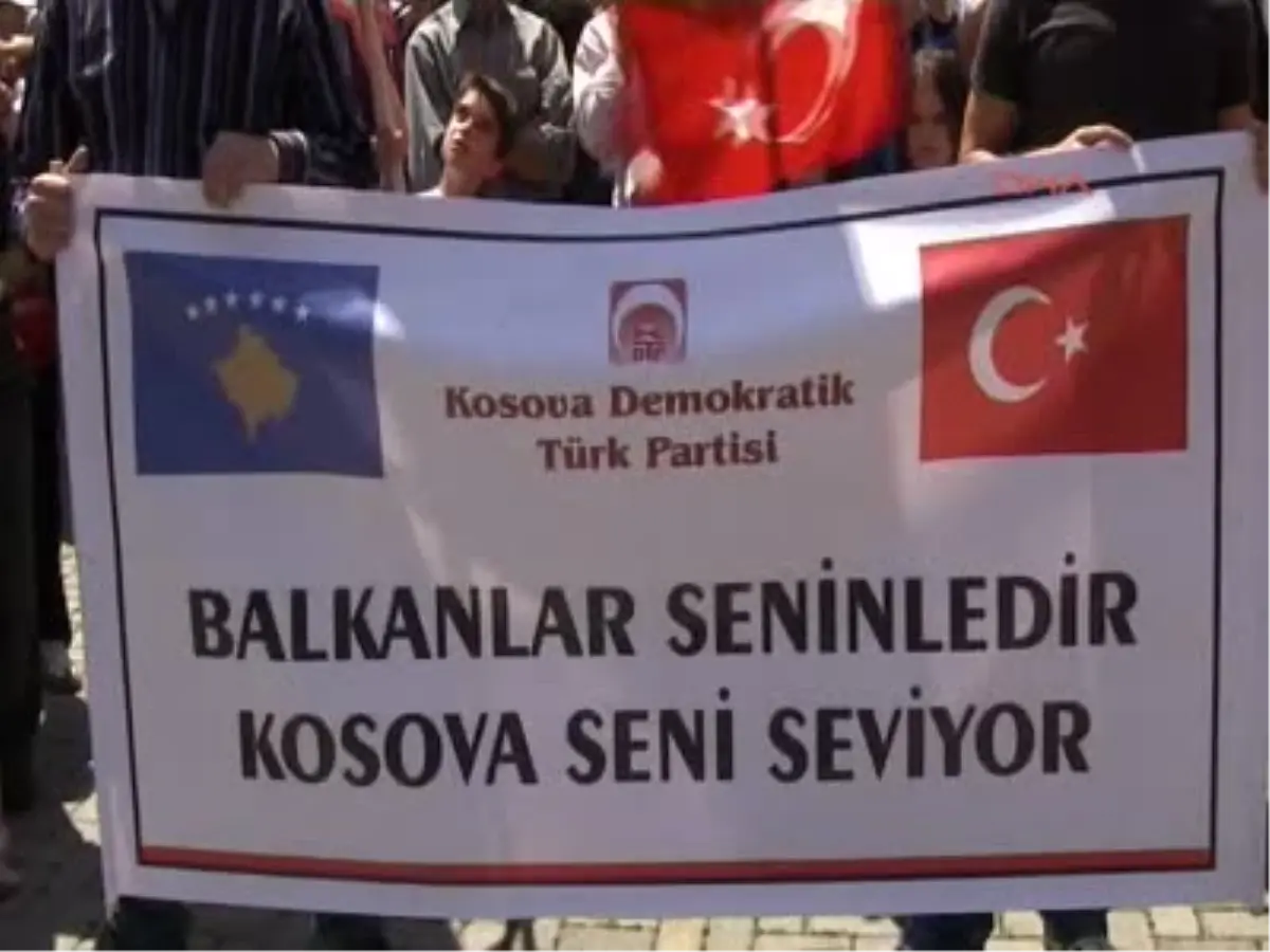 Başbakan Erdoğan\'a Makedonya\'da Destek Mitingi Düzenlendi