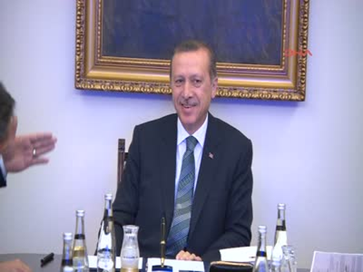 Başbakan Erdoğan ile Sanatçıların Görüşmesi Başladı
