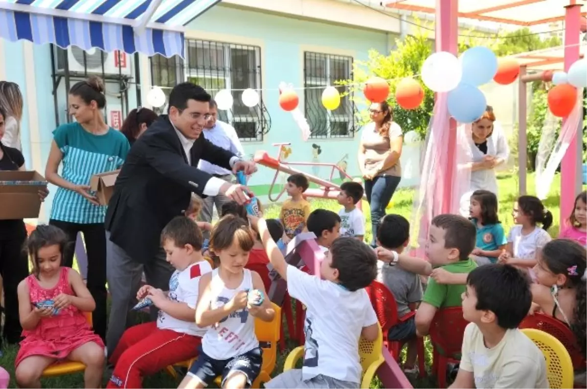 Başkan Tütüncü Anaokulu Öğrencileri ile Bir Arada