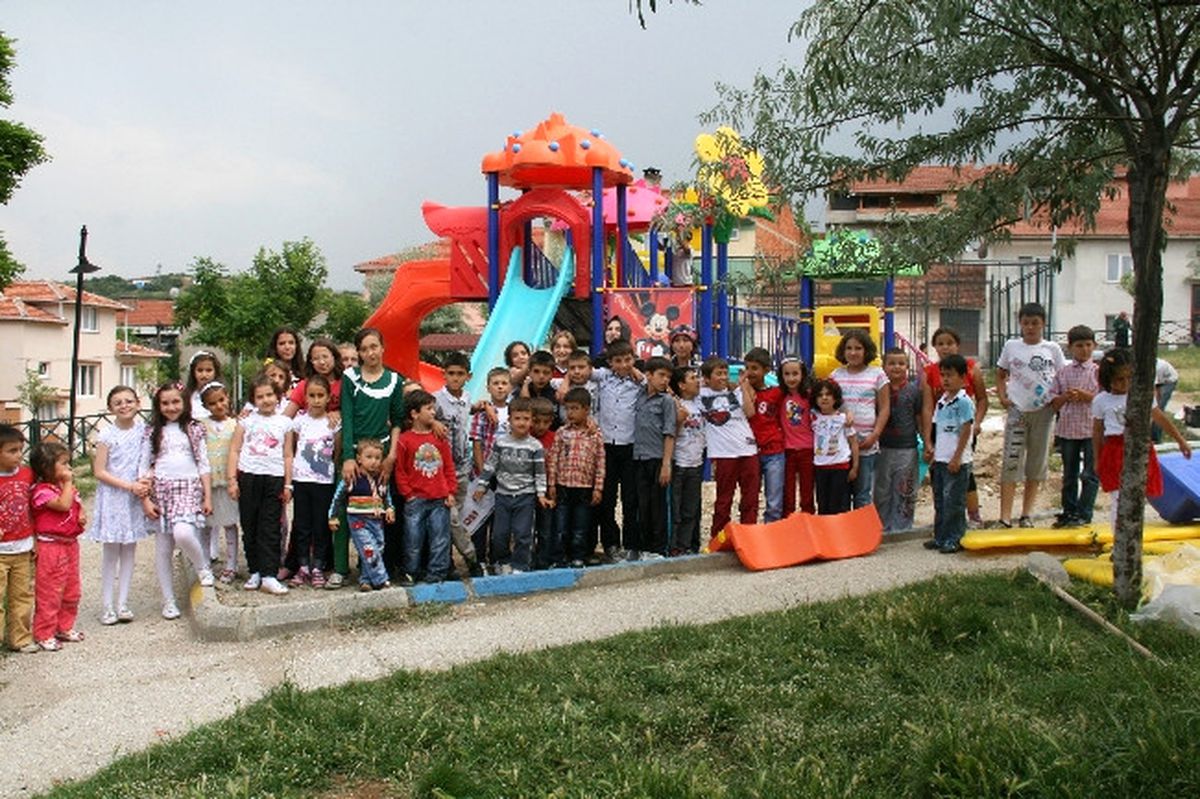 Belediyeden Çocuklara Karne Hediyesi