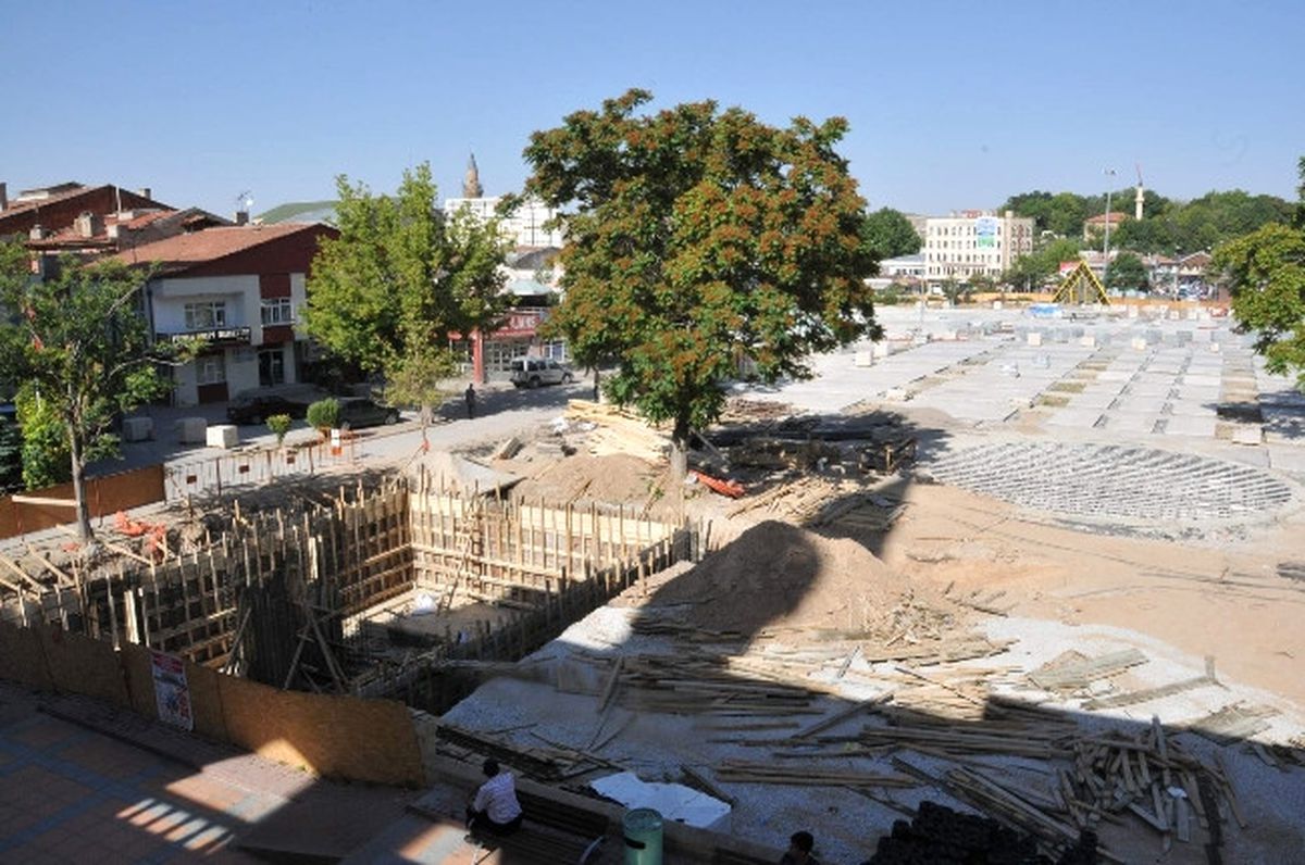 Cacabey Meydanı Canlanıyor