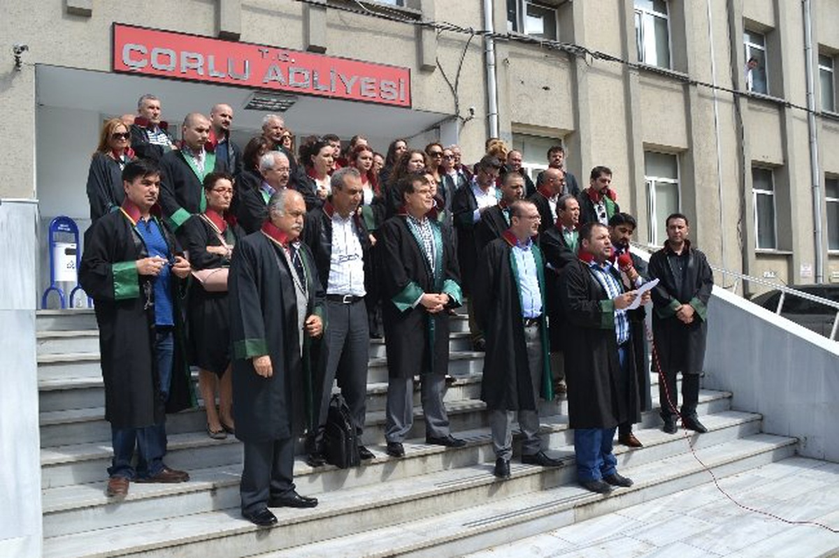 Çorlulu Avukatlardan Meslektaşlarına Destek