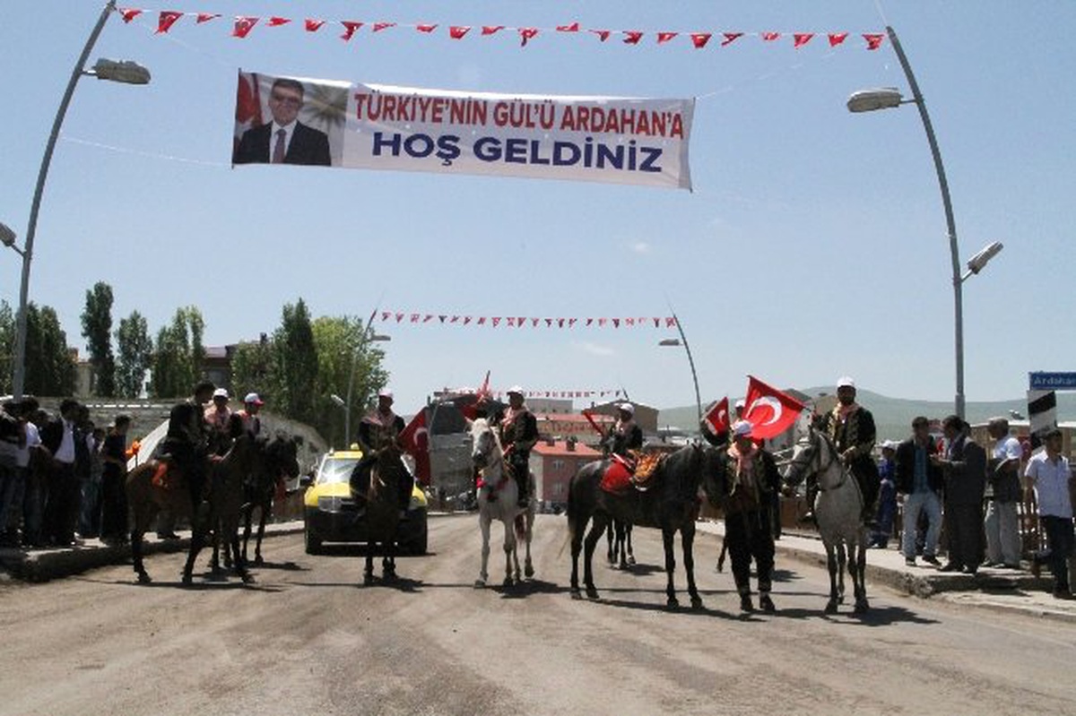 Cumhurbaşkanı Gül: "Halka Hizmet İbadettir"