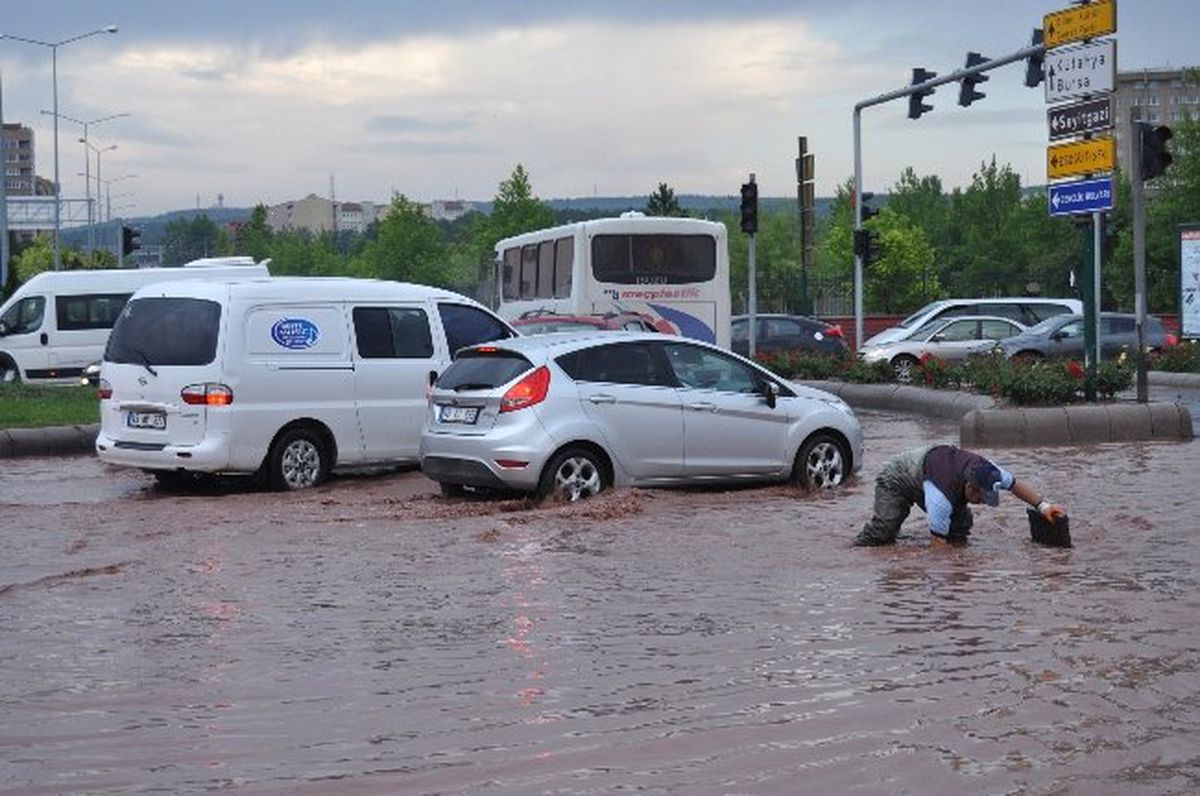 Eskişehir Yağmura Teslim Oldu