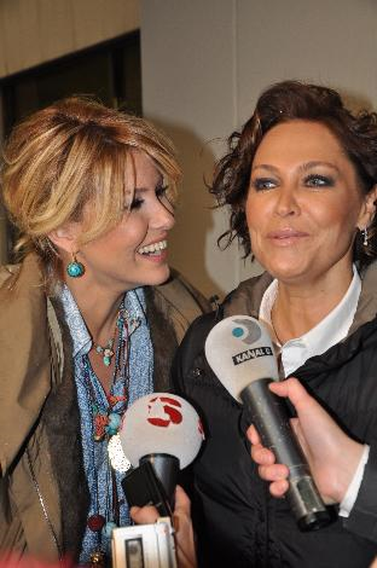 Gülben\'den Hülya\'ya İnce Mesaj!