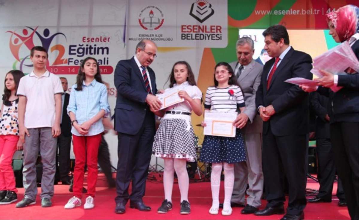 Hüseyin Çelik, Esenler Belediyesi\'nin 2. Eğitim Festivali\'ne Katıldı