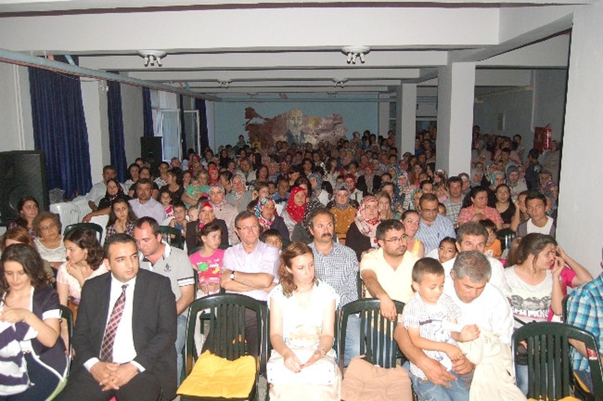 İlköğretim Öğrencilerinden Mezuniyet Gecesi