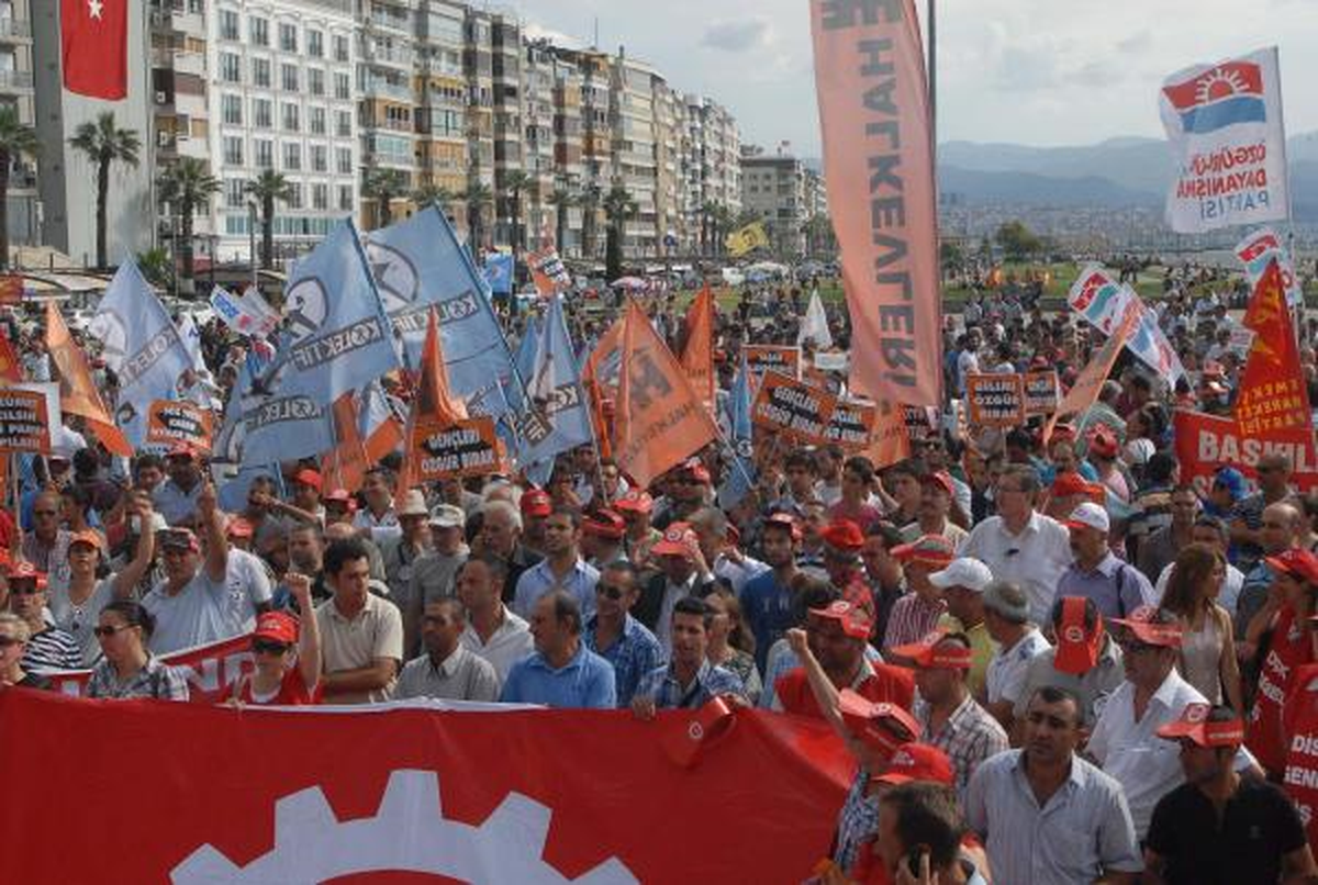İzmir\'de İşçilerden 15-16 Haziran Protestosu