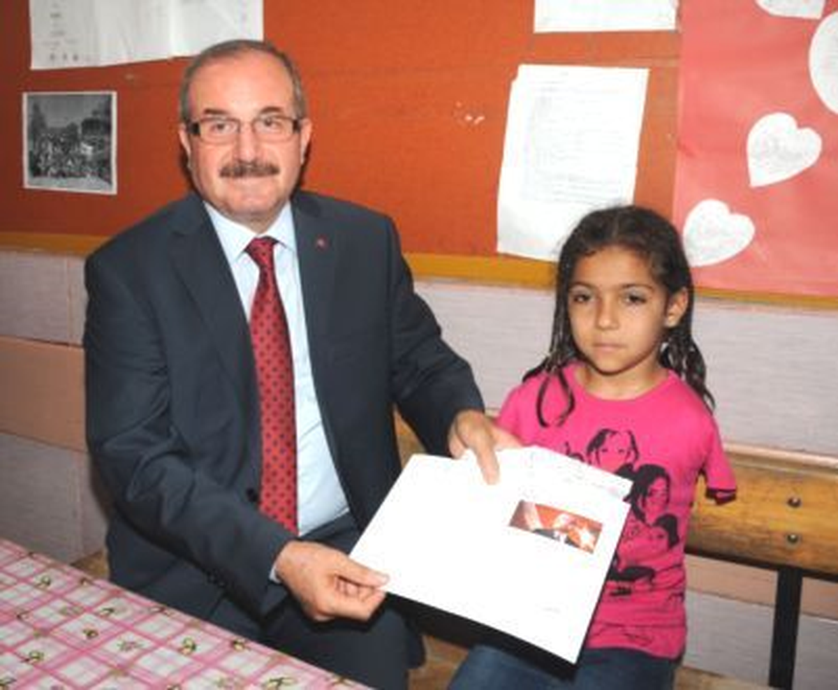 Kolları Olmayan Sevilay\'ın Karne Sevinci