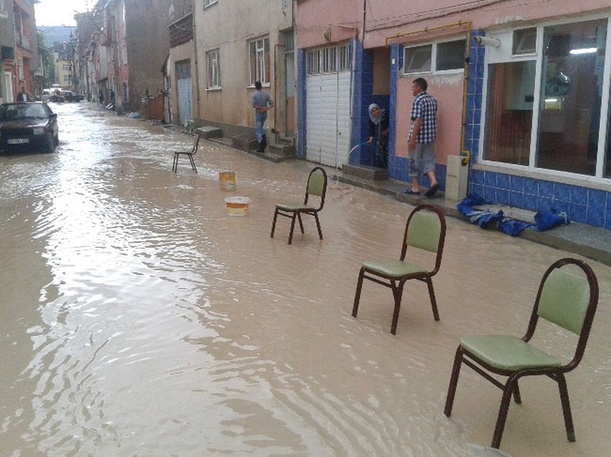 Kütahya\'da Binaları Su Bastı