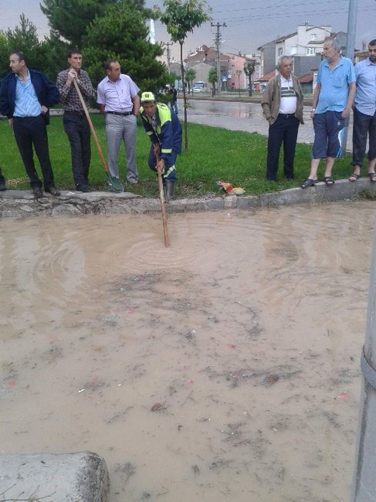 Kütahya\'da Logarlar Tıkandı, Yollar Göle Döndü, 20 Evi Su Bastı