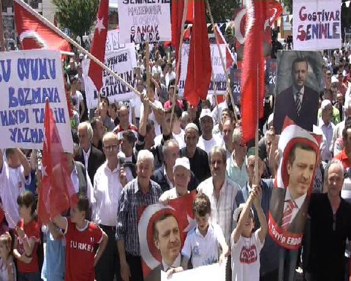 Makedonya\'da Başbakan Erdoğan\'a Destek Mitingi