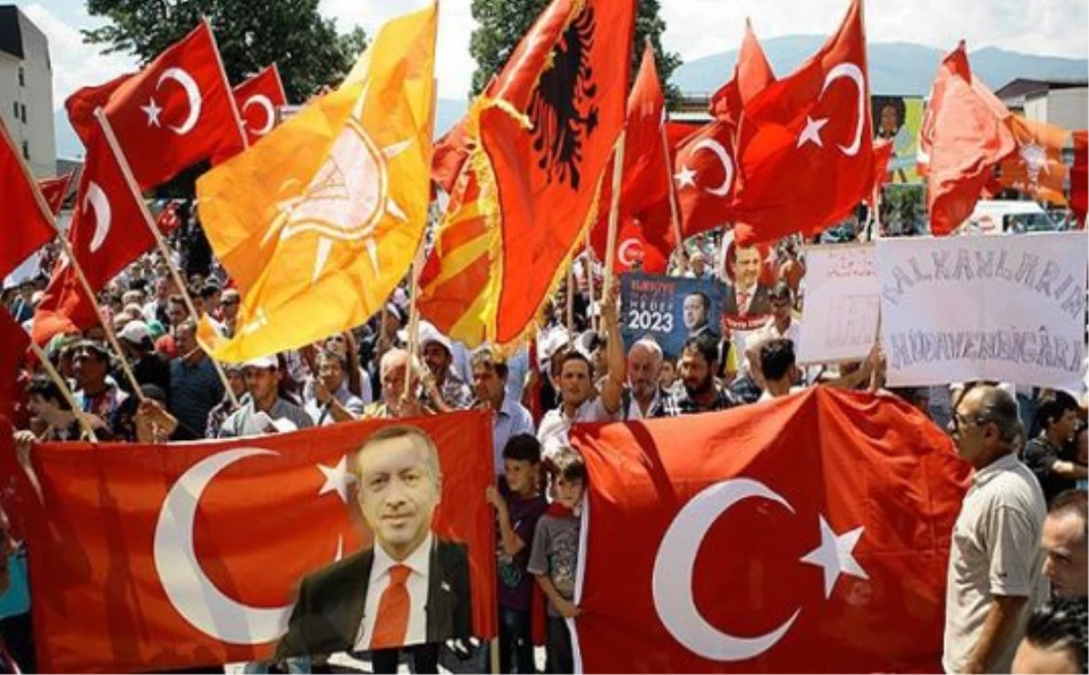 Makedonya\'da Başbakan Erdoğan\'a Destek Mitingi