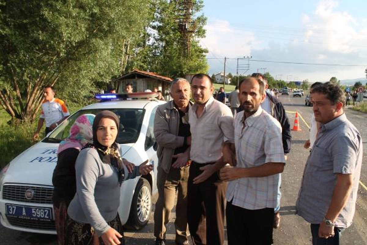 Minibüsle Otomobil Çarpıştı: 1 Ölü, 7 Yaralı