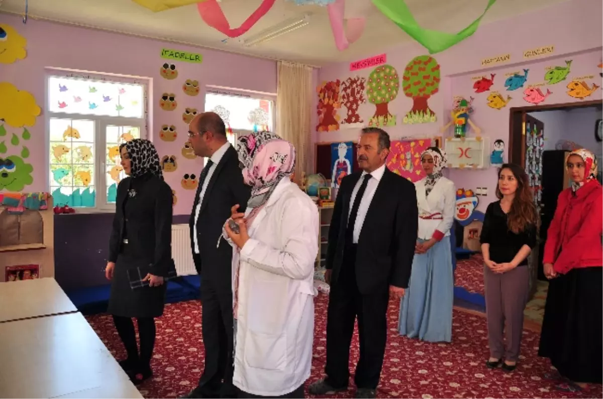 Minik Öğrencilerin Karne Heyecanı