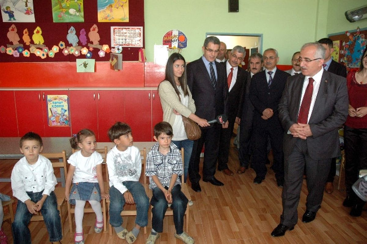 Miniklerin İlk Karne Sevinci