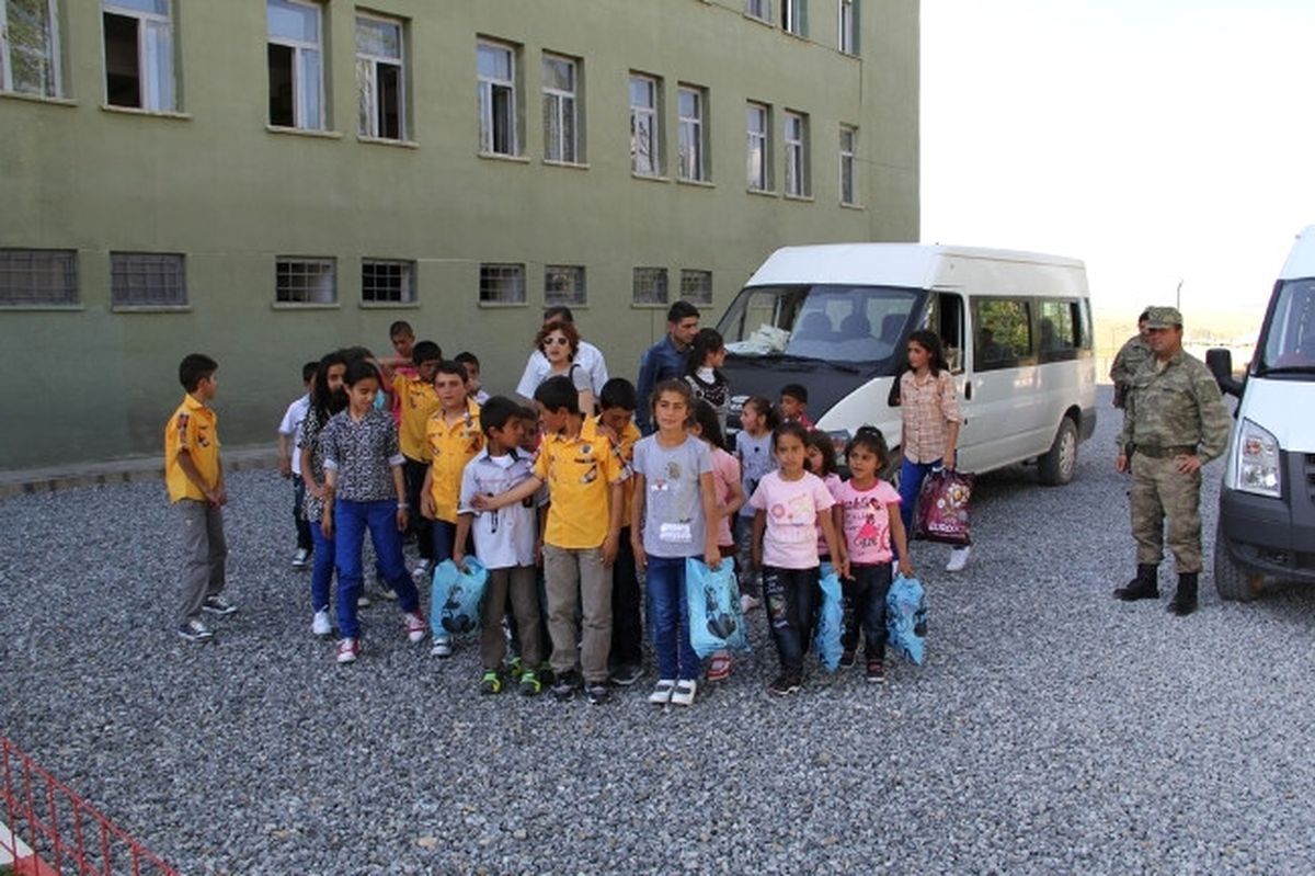Öğrenciler Jandarma Karakolunda