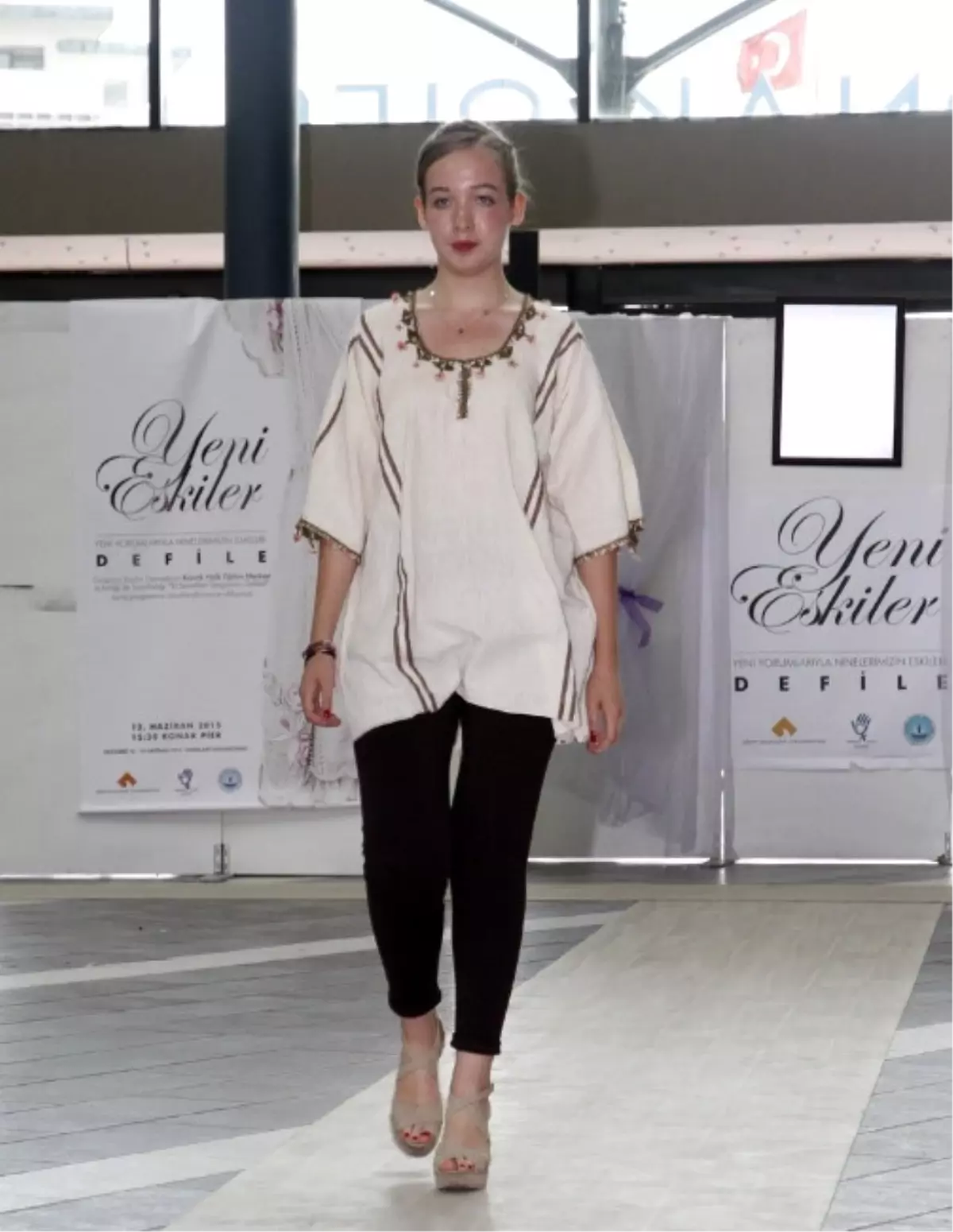 Öğretmenlerden Mini Defile