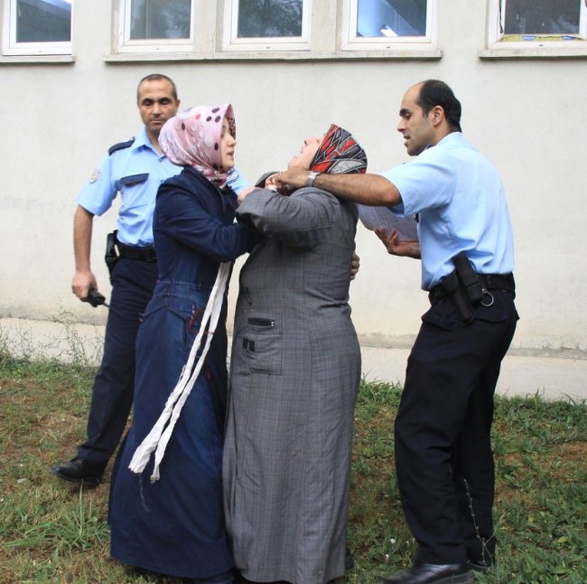 Kızı Mezun Olamayınca İntihara Kalkıştı