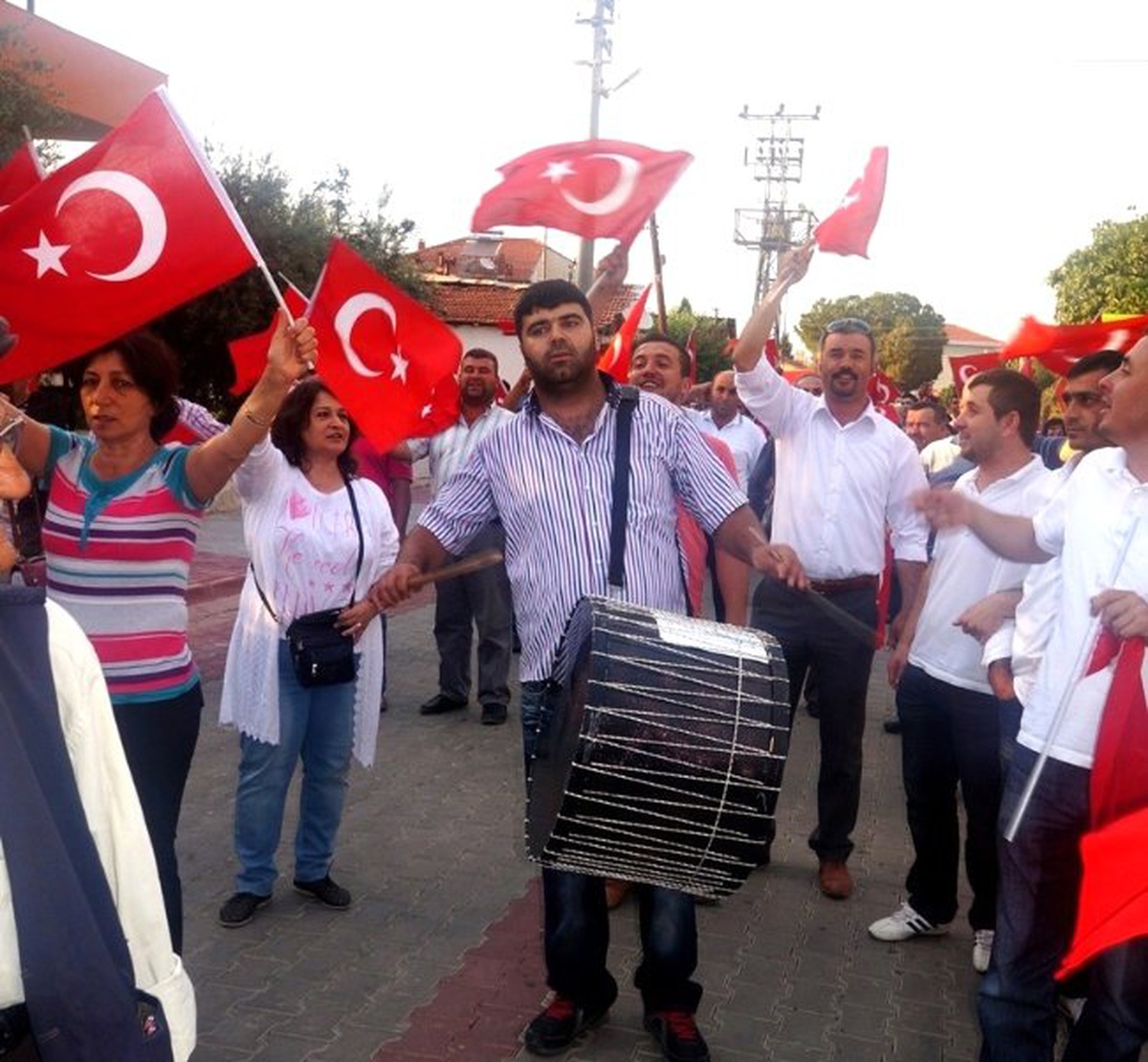 Sarıgöl\'de Gezi Parkı\'na Destek Yürüşü Yapıldı