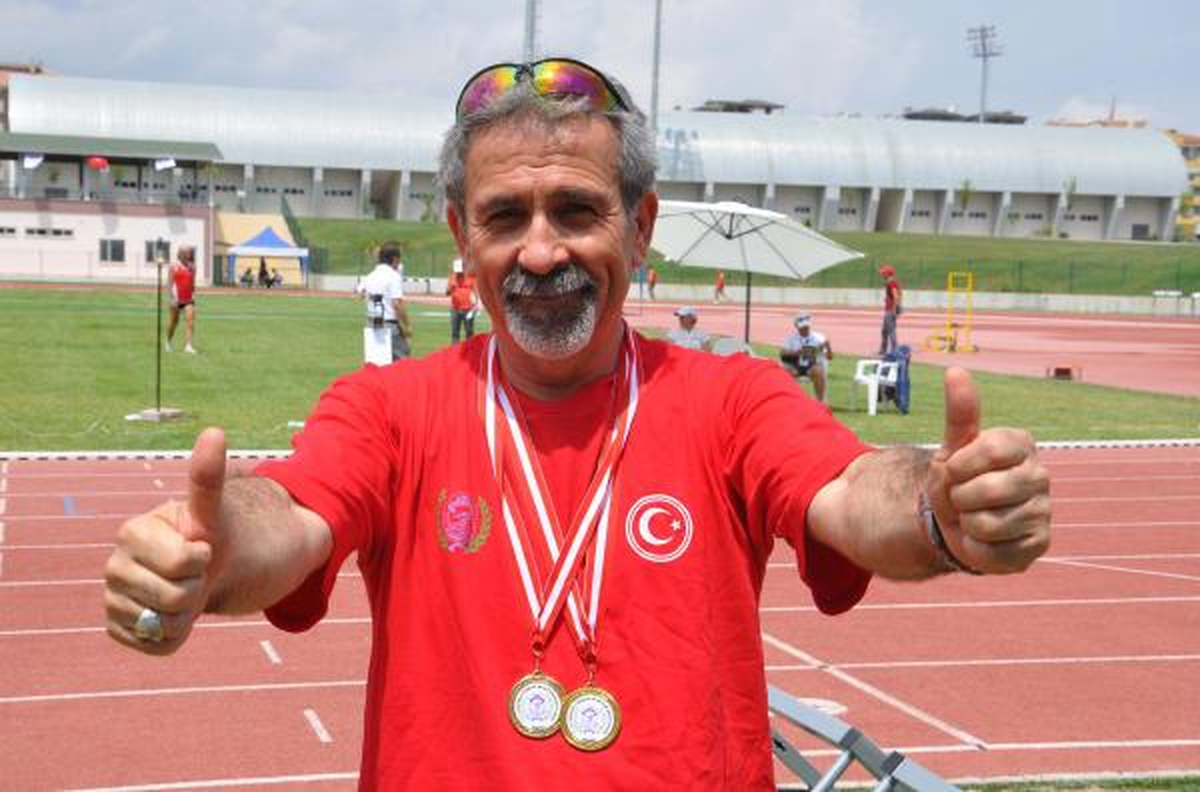 Süper Dede\'den Atletizmde 2 Rekor