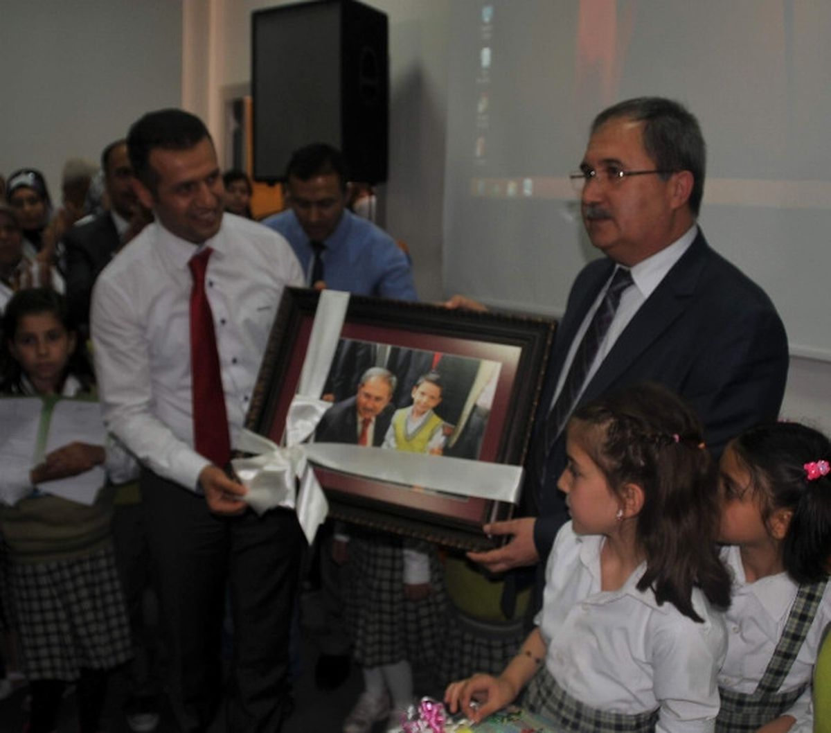 Suriyeli Öğrenciler Karne Aldı