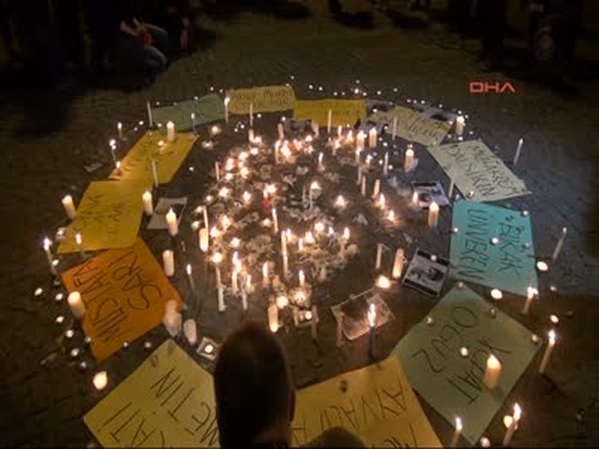 Taksim\'de Ölen ve Yaralananlar İçin Mum Yaktılar Habip Atam/ İstanbul Gezi Parkı Eylemlerinin...