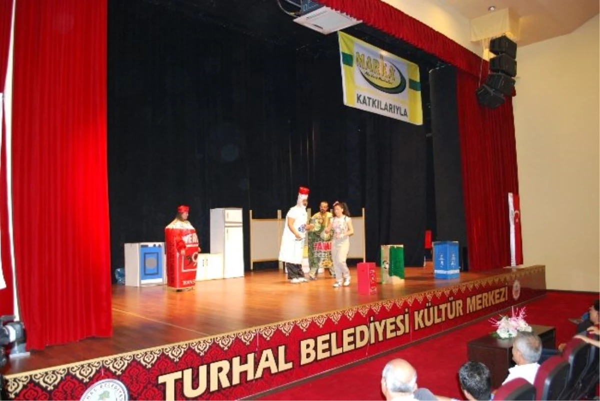 Turhal Belediyesi\'nden Öğrencilere Karne Hediyesi