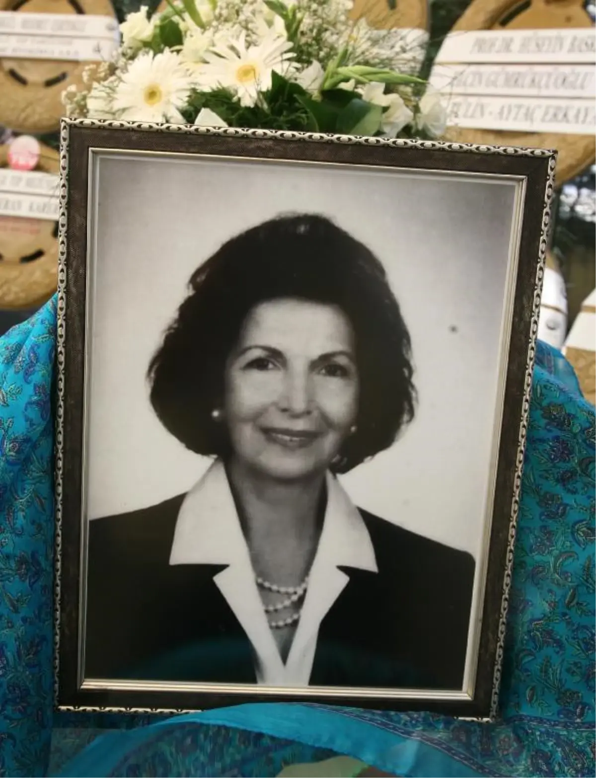 Türkiye\'nin İlk Adalet Bakanının Kızı Öldü