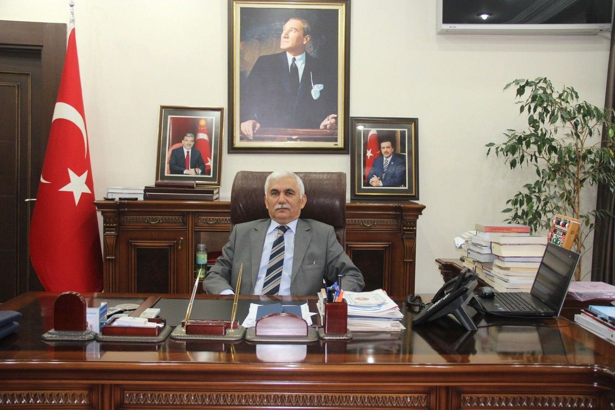 Vali Alimoğlu Öğrencilerle Bir Araya Geldi