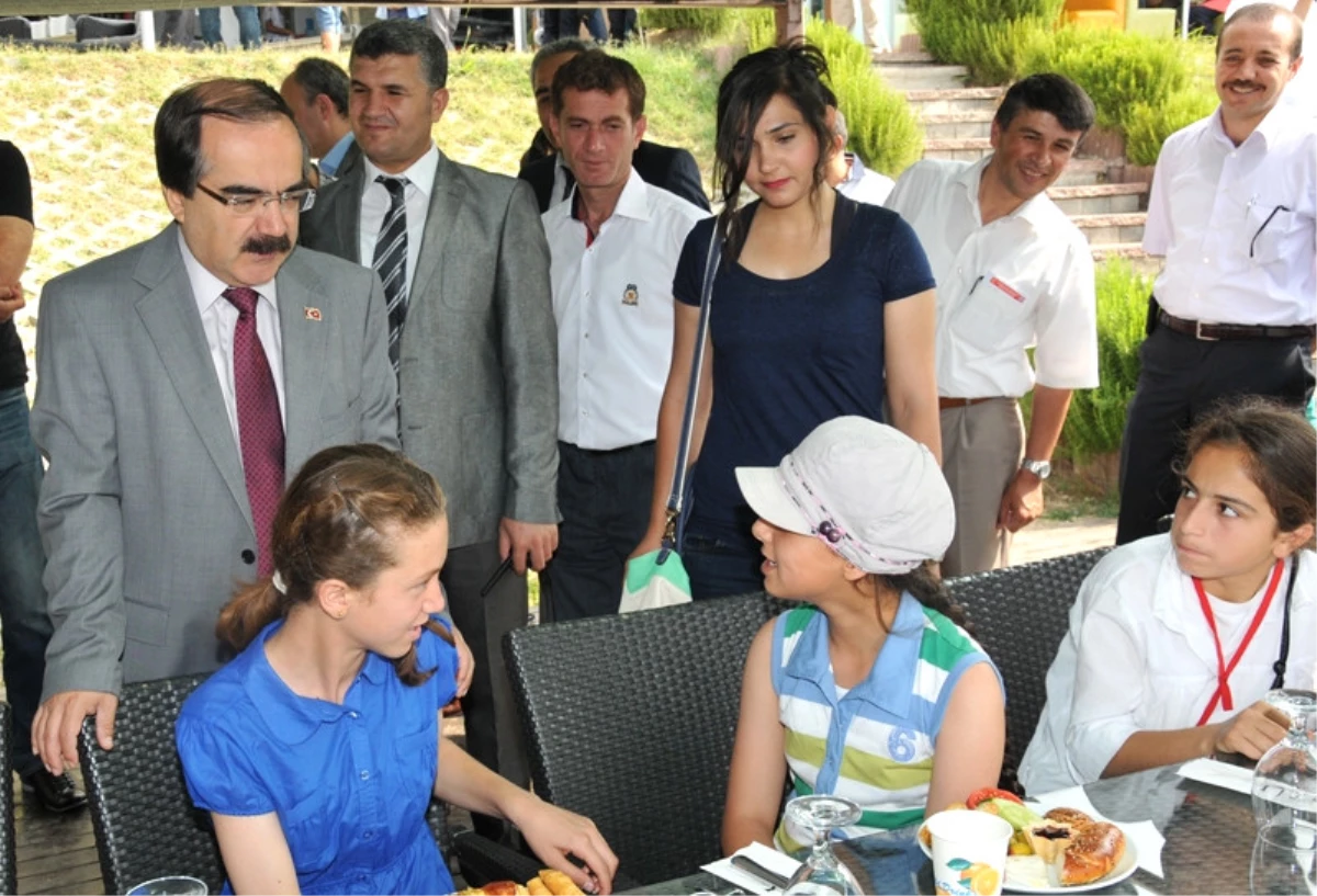 Vali Coş, Şırnak\'tan Gelen Öğrenciler ile Bir Araya Geldi