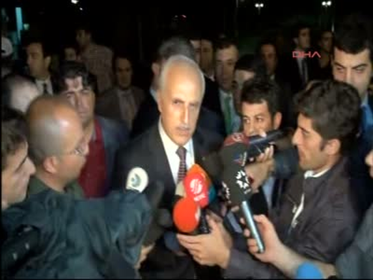 Vali Mutlu Dolmabahçe\'de Gezi Parkı Eylemcileri ile Görüşüyor