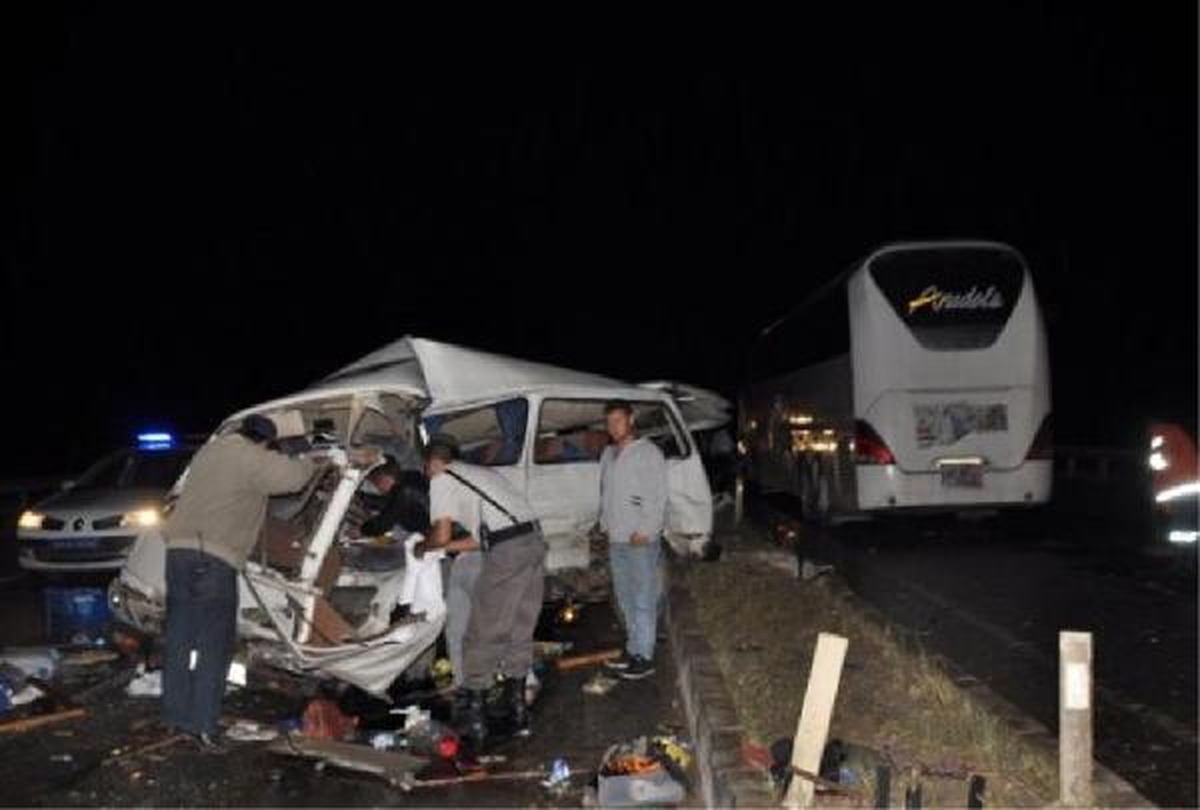 Yolcu Otobüsüyle Minibüs Çarpıştı: 1 Ölü, 5 Yaralı