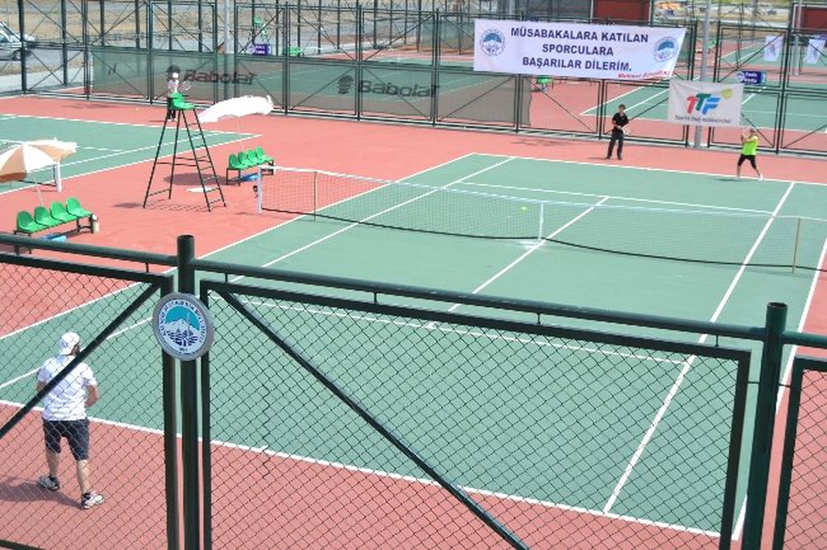 16 Yaş Yaz Kupası - 1 Tenis Turnuvasının Tanıtım Toplantısı Yapıldı