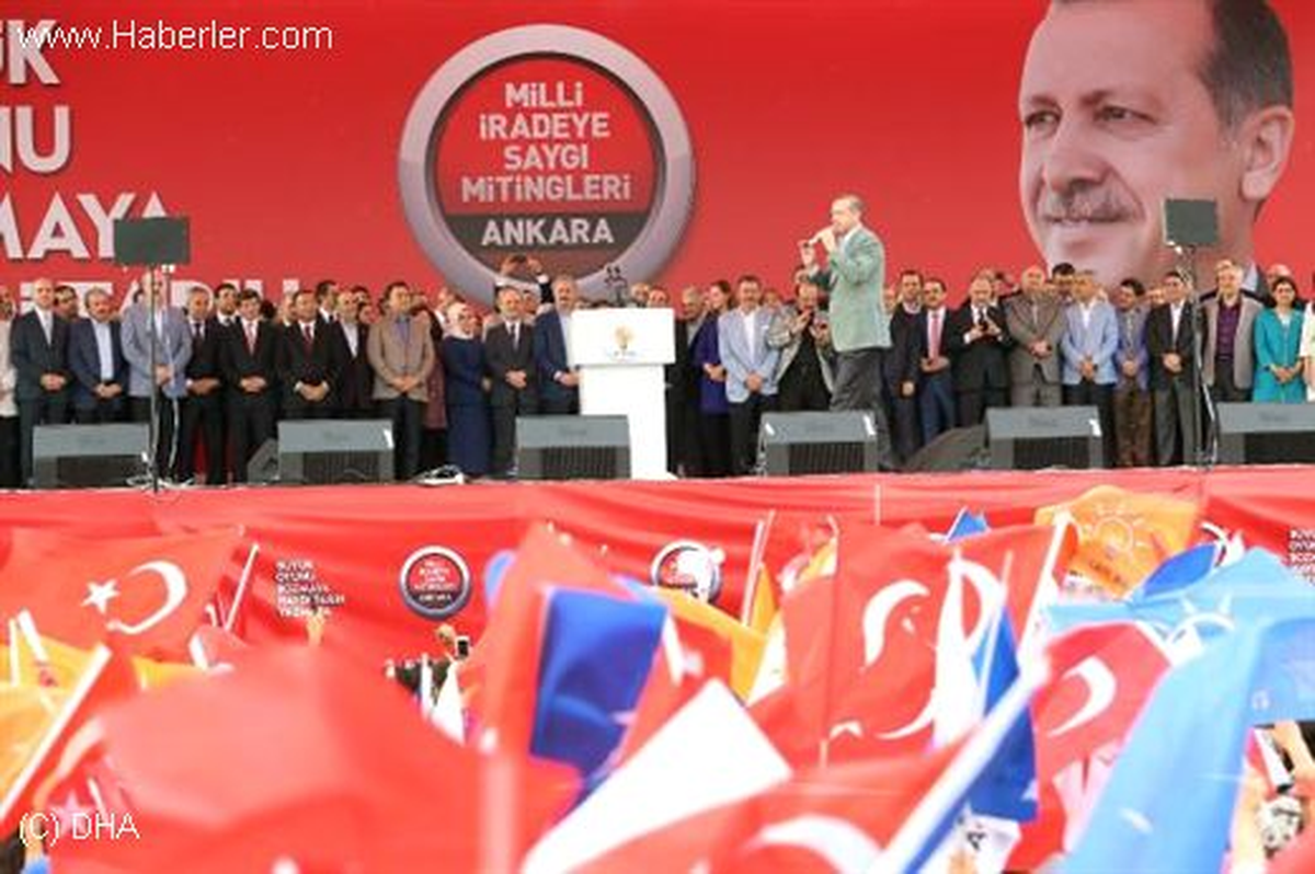 AK Parti Mitingi (1): Başbakan Erdoğan Miting Alanına Girdi
