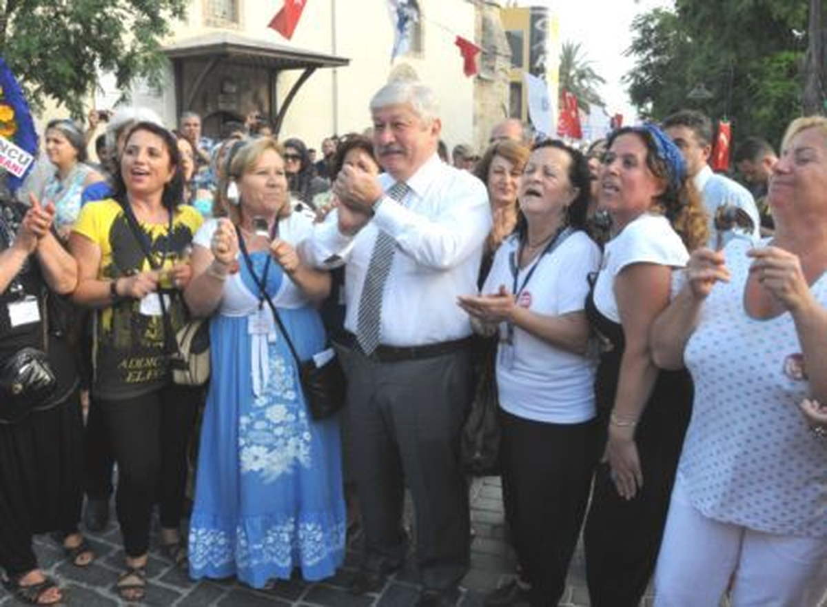 Antalya'da, Sanata Evet Şenliği Başladı