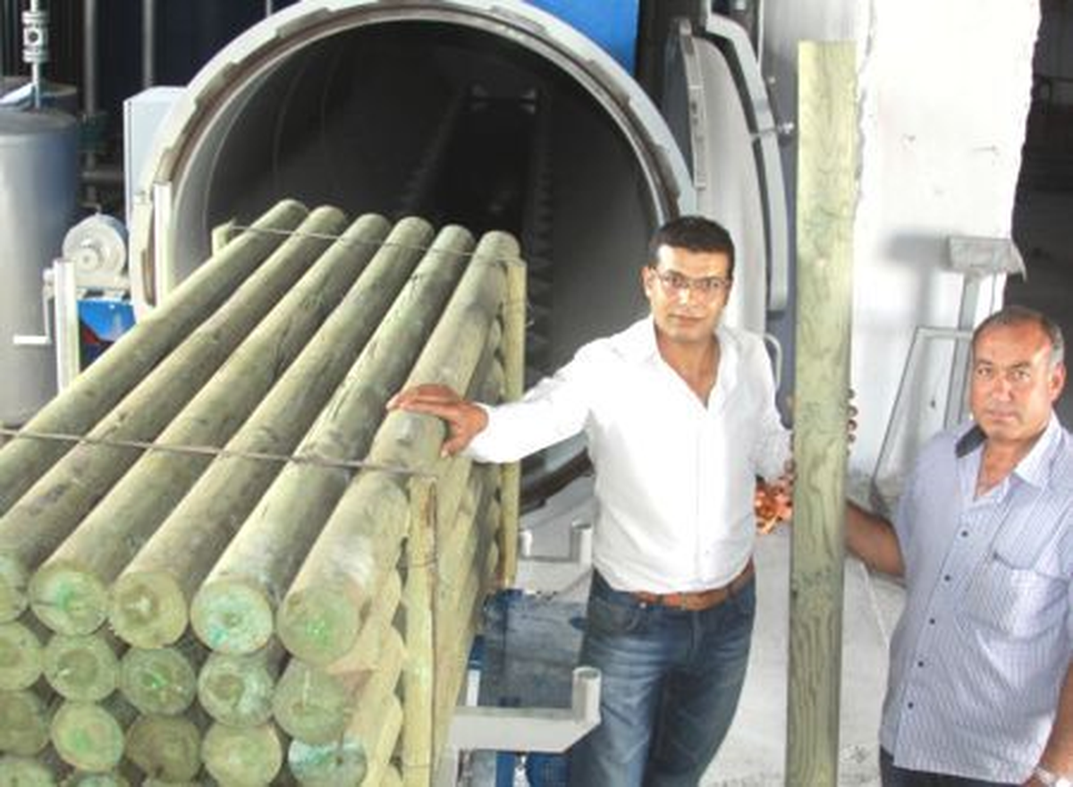 Bağlarda Beton Yerine Ahşap Direk