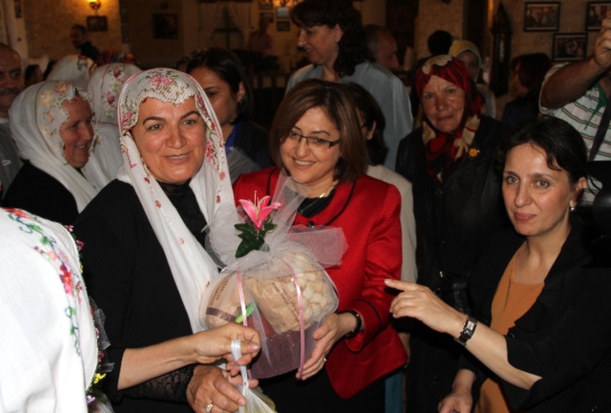 Bakan Şahin Örnek Köy Kadınlarını Ziyaret Etti