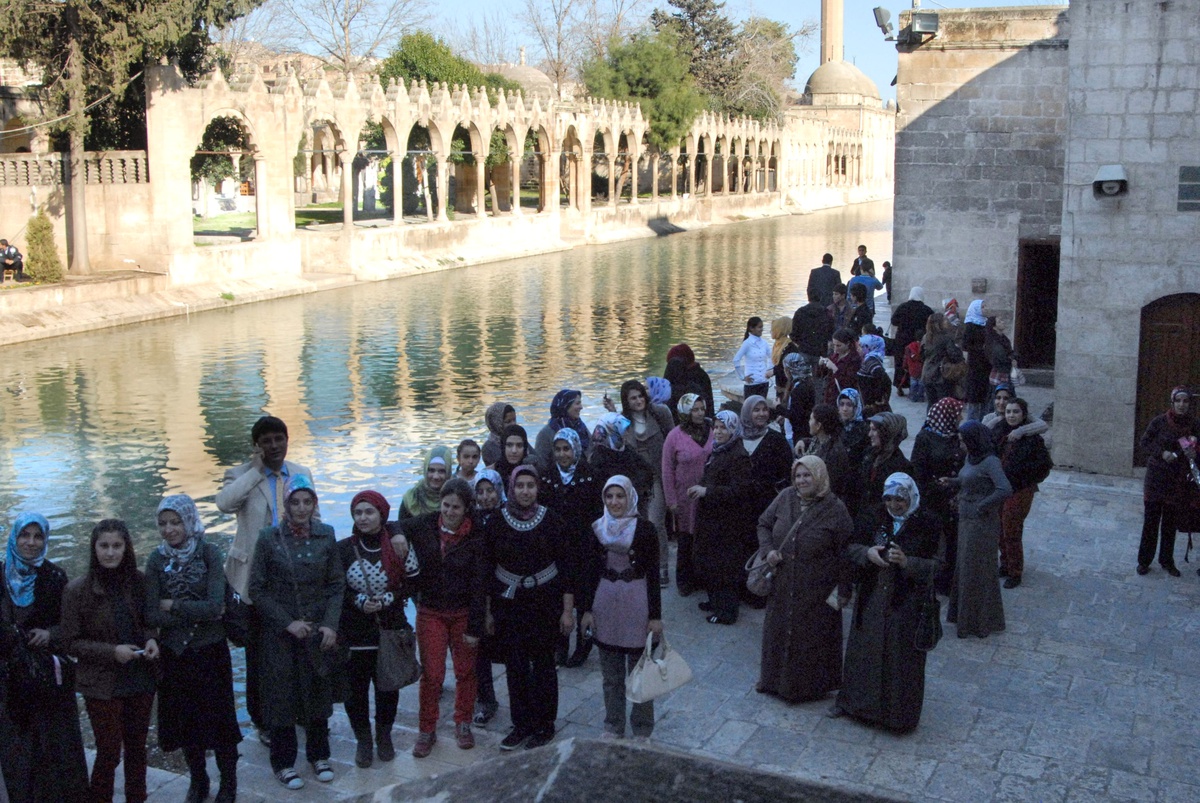 Balıklıgöl\'de Ziyaretçi Yoğunluğu