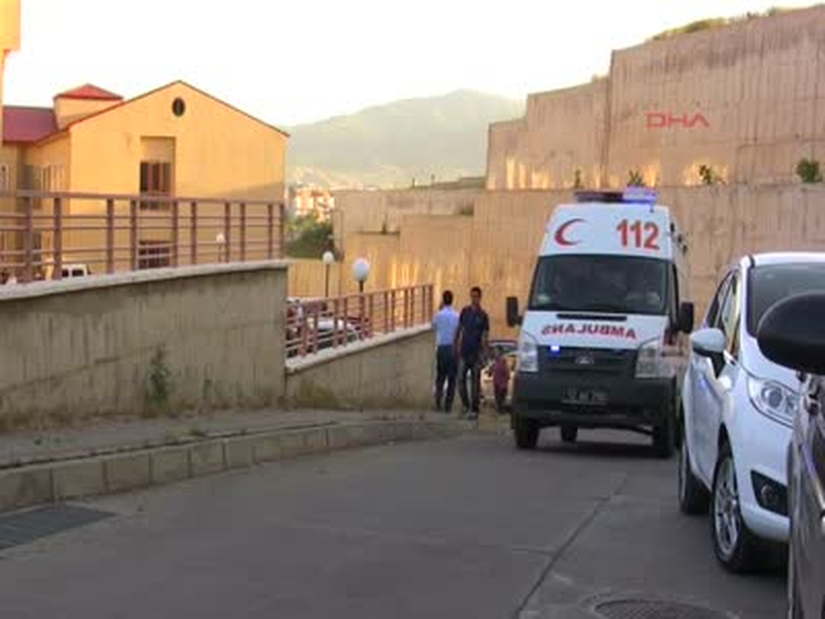 Hemşire, Koluna İlaç Enjekte Ederek İntihar Etti