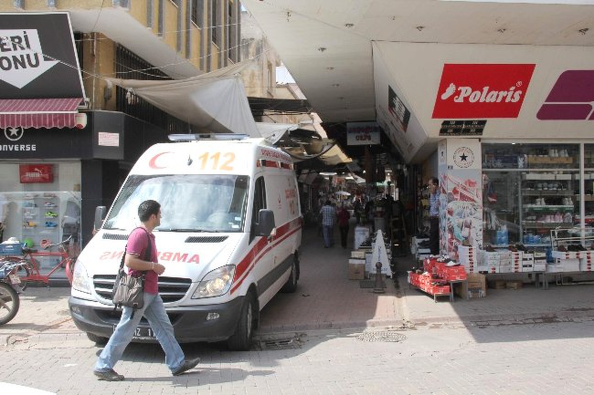 Çarşı\'da Fenalaşan Şahısın Yanına Ambulans Ulaşamadı