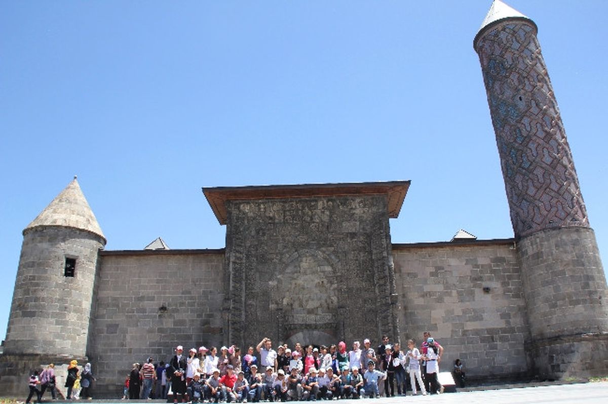 Erzurum\'da Okul Bitmesine Rağmen Okul Gezileri Devam Ediyor