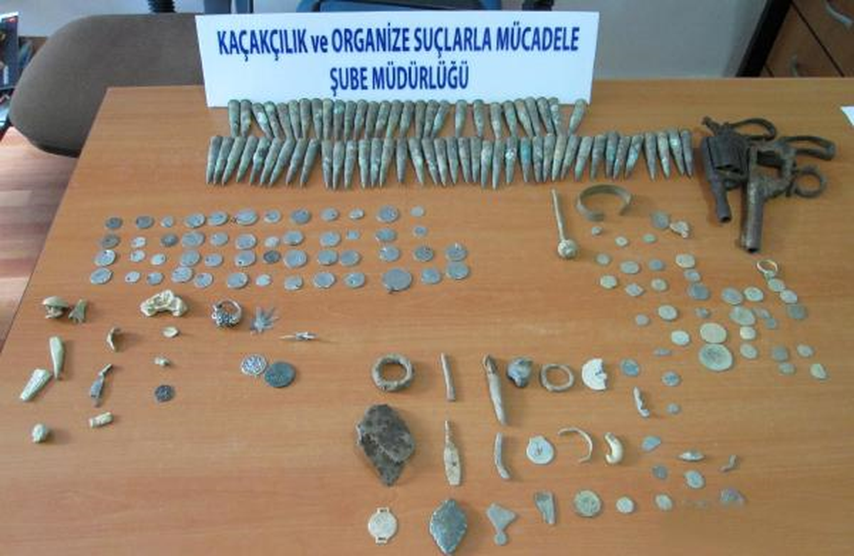 Evinde Tarihi Eser ve Silah Bulunan Şüpheli Gözaltına Alındı