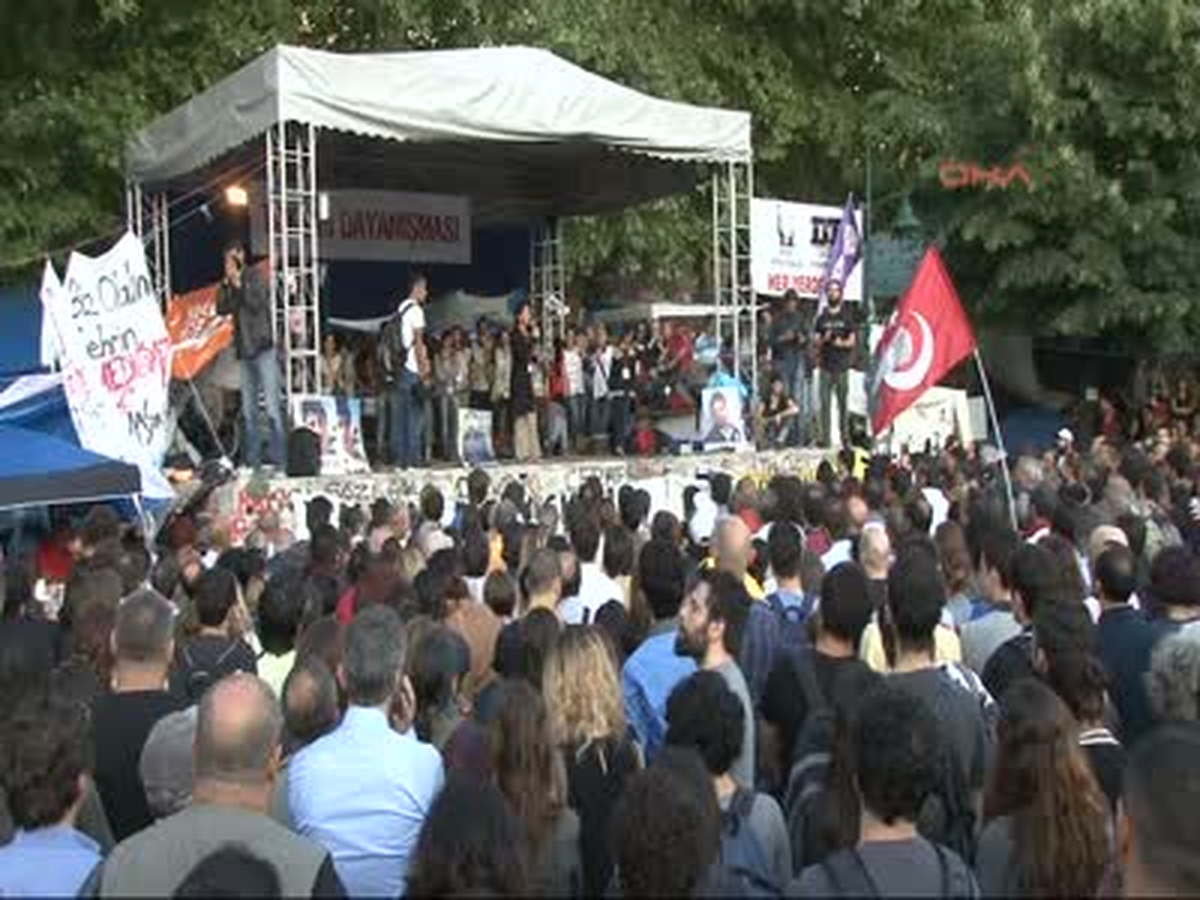 Eylemlerde Hayatlarını Kaybedenleri ve Yaralananları Anma Programı Düzenledi İstanbul / Dha Gezi...
