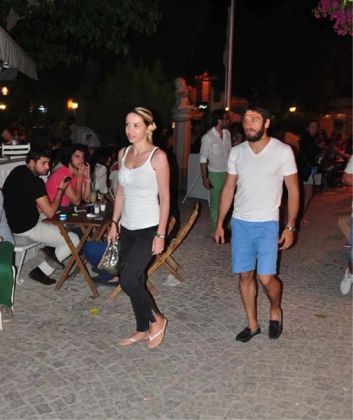 Fenerbahçeli Egemen, Eşiyle Çeşme\'de