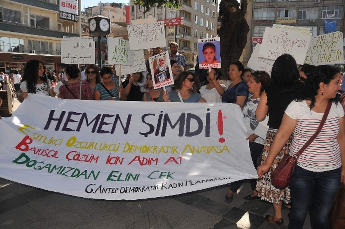 Gaziantep\'li Kadınlar Gezi Parkı ve Barış Süreci İçin Yürüdü