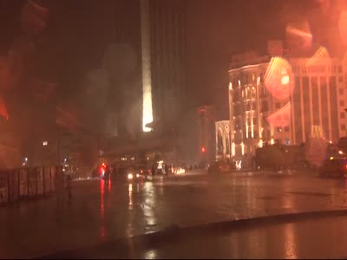 Gezi Parkı Eylemcileri Sağanak Yağmura Aldırış Etmedi Çağatay Kenarlı / İstanbul Dha İstanbul\'da...